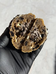 Cookie artisanal Cheeseréo ouvert pour montrer son cœur fondant — YS COOKIE, Lomme, Lille
