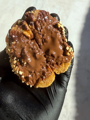 Cookie artisanal Nuts ouvert pour montrer son cœur fondant — YS COOKIE, Lomme, Lille