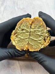 Cookie artisanal Pistachio ouvert pour montrer son cœur fondant — YS COOKIE, Lomme, Lille
